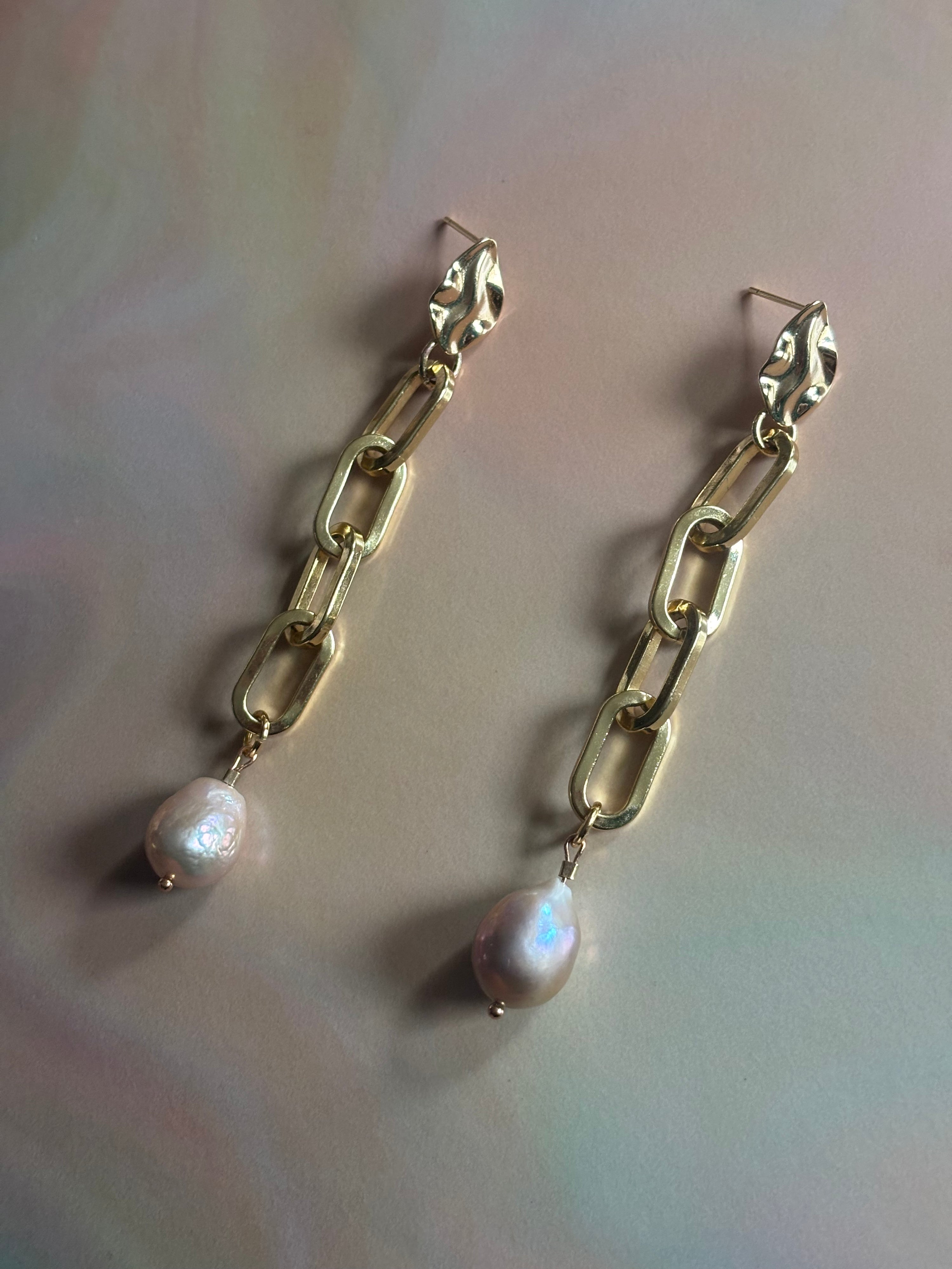 Perla Lagrima Drop Earrings