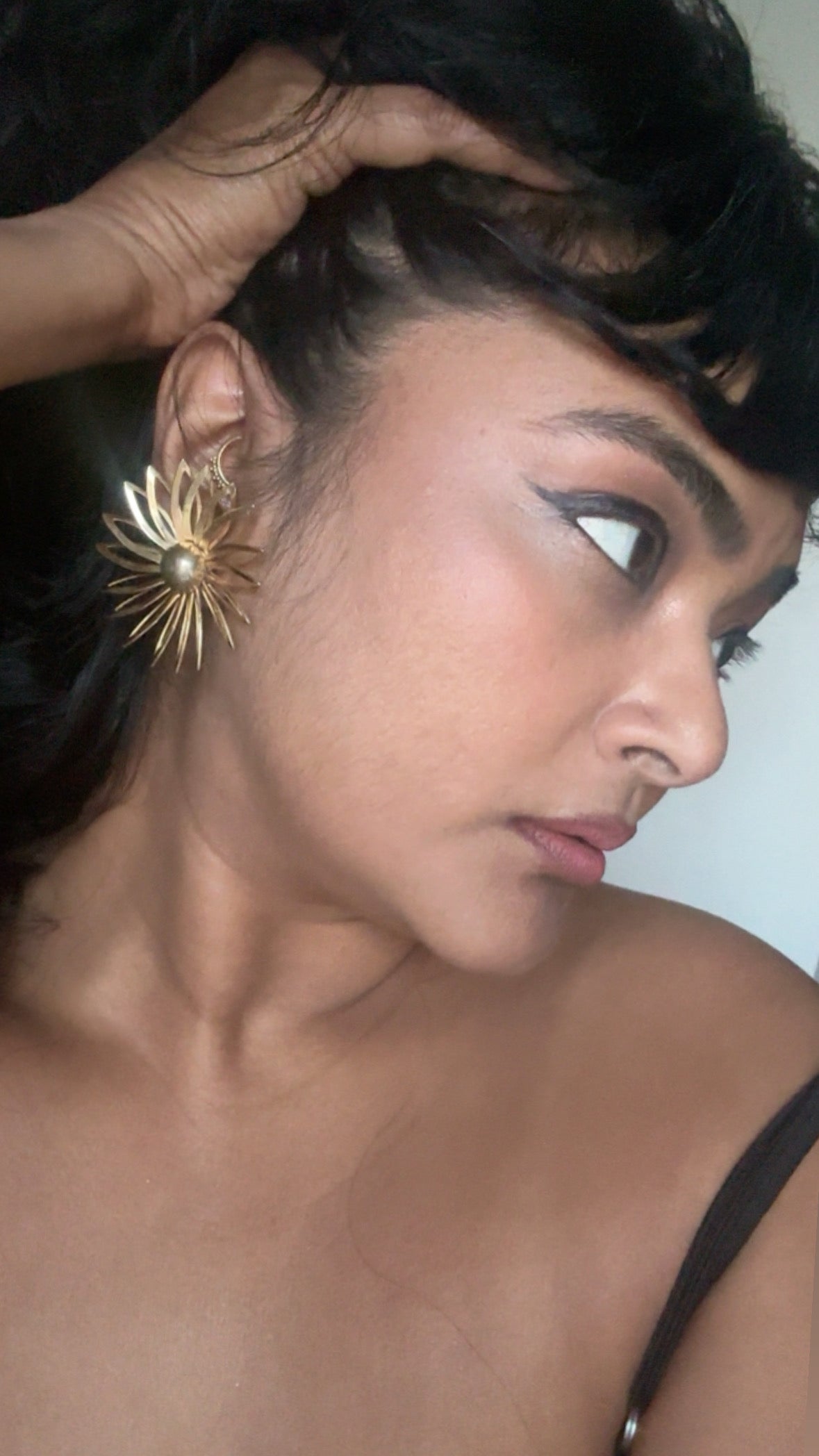 Golden Daisy II Clip On Stud Earrings